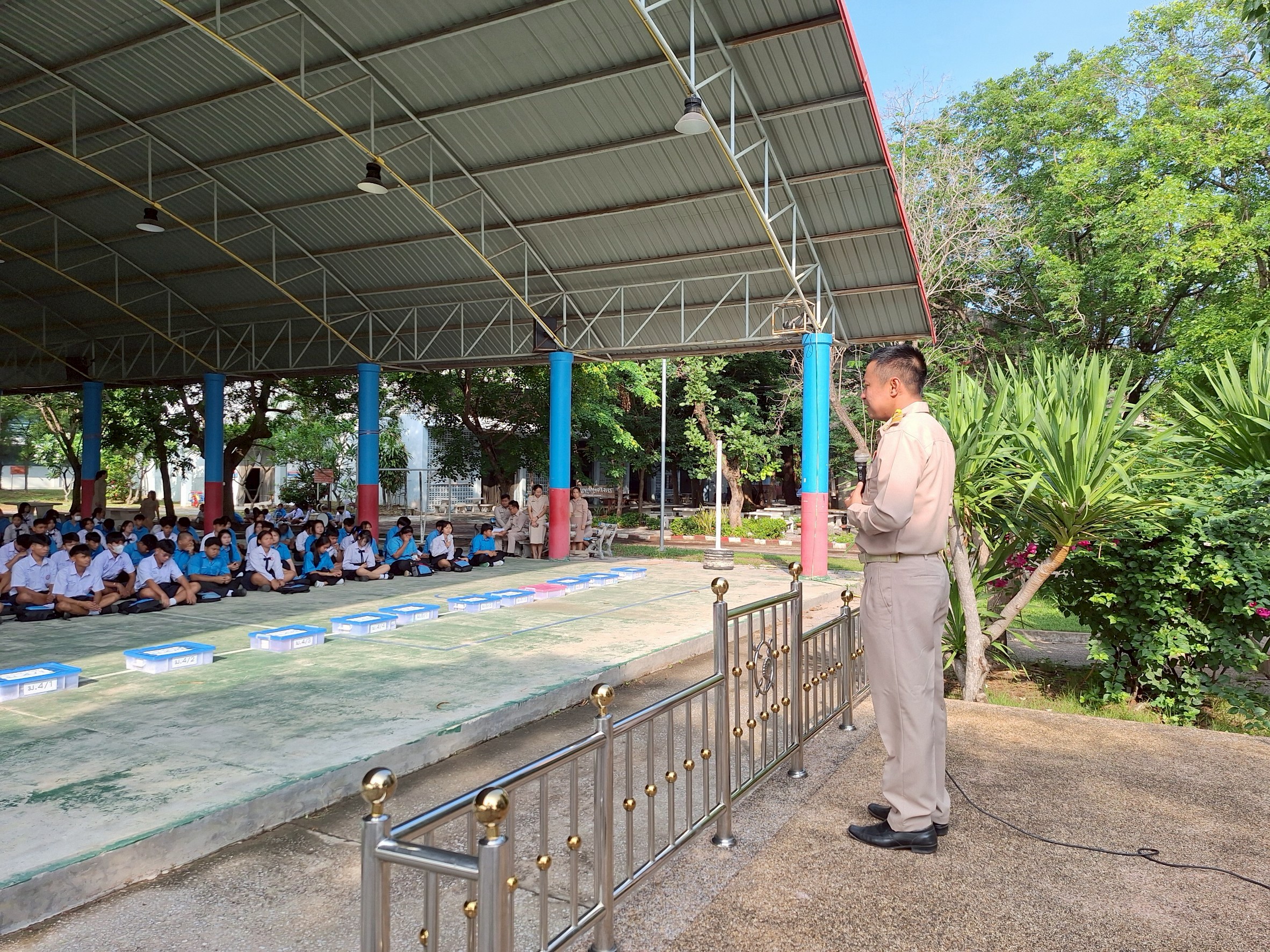 LINE_ALBUM_phx.txnrab peid phakh reiyn 1_2568 laea naeana khru him_250520_3.jpg